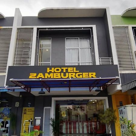 Hotel Zamburger Enstek Sepang Exterior photo