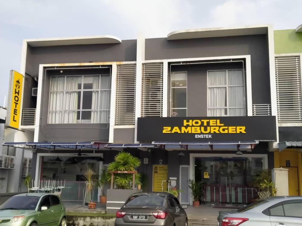 Hotel Zamburger Enstek Sepang Exterior photo
