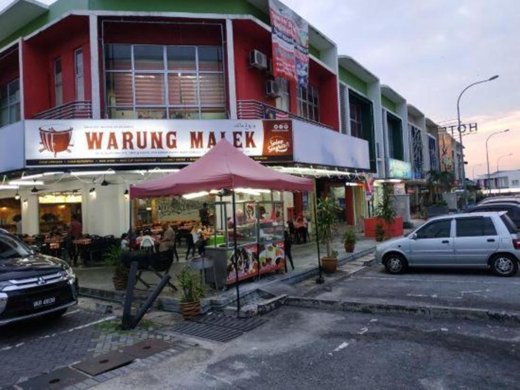Hotel Zamburger Enstek Sepang Exterior photo