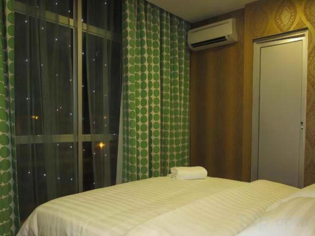Hotel Zamburger Enstek Sepang Exterior photo