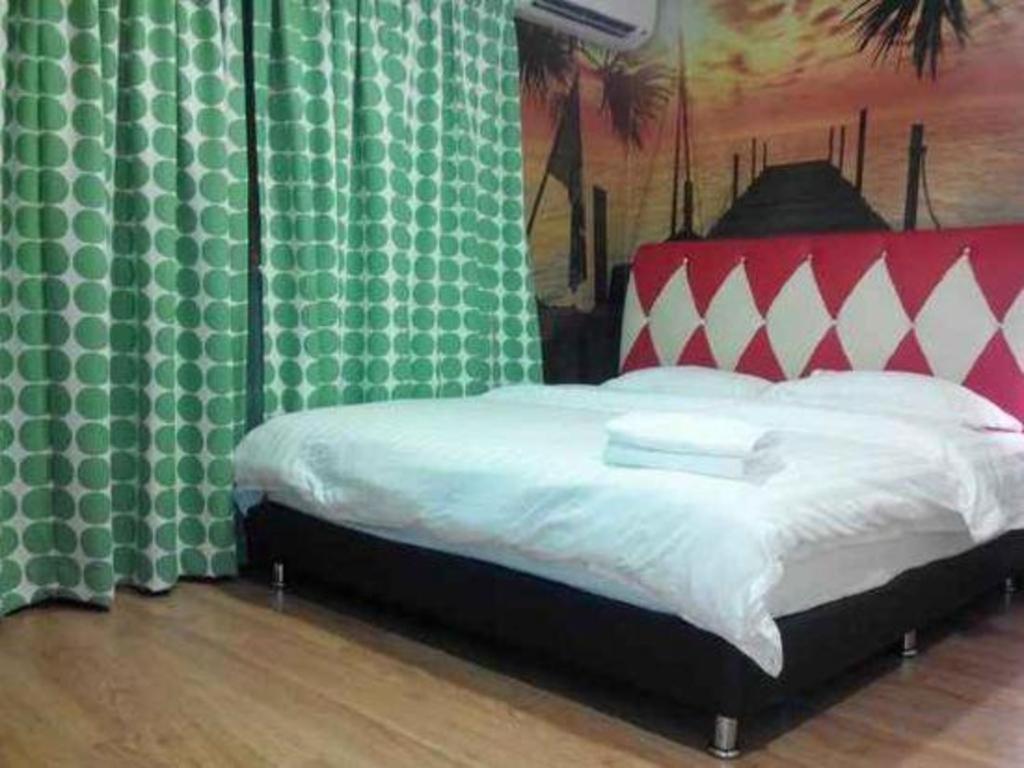 Hotel Zamburger Enstek Sepang Exterior photo