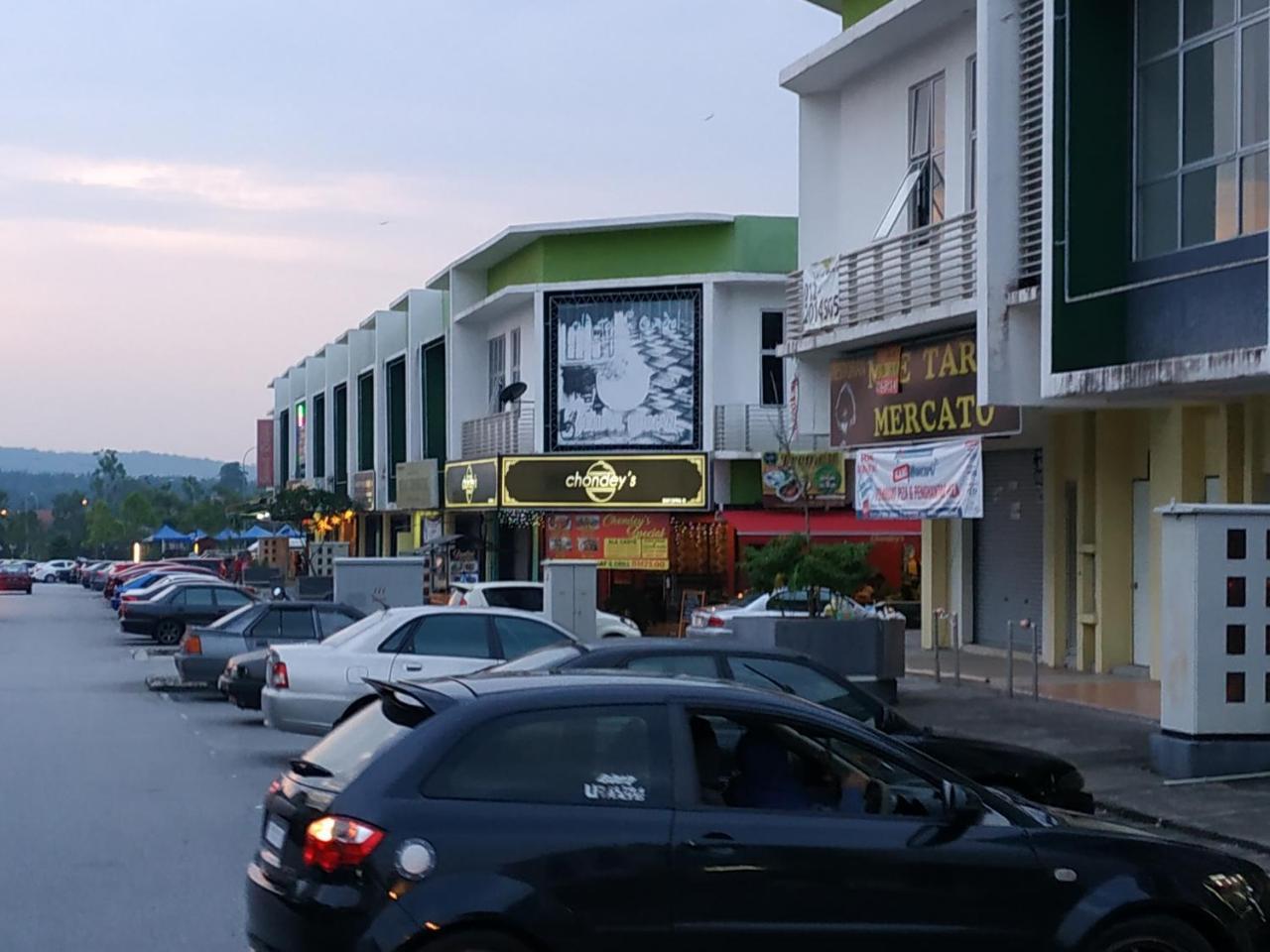 Hotel Zamburger Enstek Sepang Exterior photo